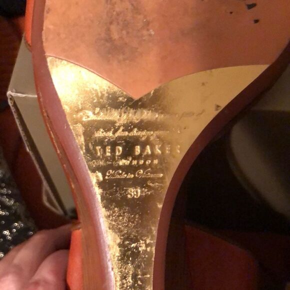 Ted Baker 39 Lernox Camel Brown Trim Stacked Wedge Sandals Gold Tone Hardware - Picture 11 of 15